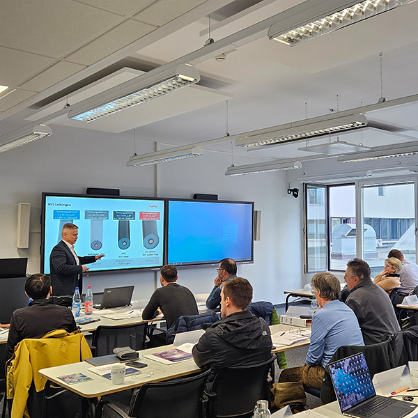 Dozent während einer Veranstaltung in unseren Seminarräumen