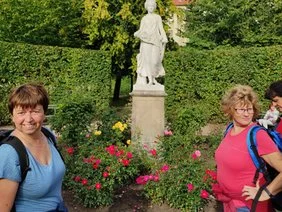 EIPOS Wandertag von Keischa nach Maxen (Foto im Schlosgarten)